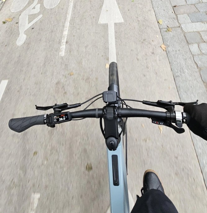 Moustache Dimanche 29 Gravel 2 Flat Bar 2026 conduite piste