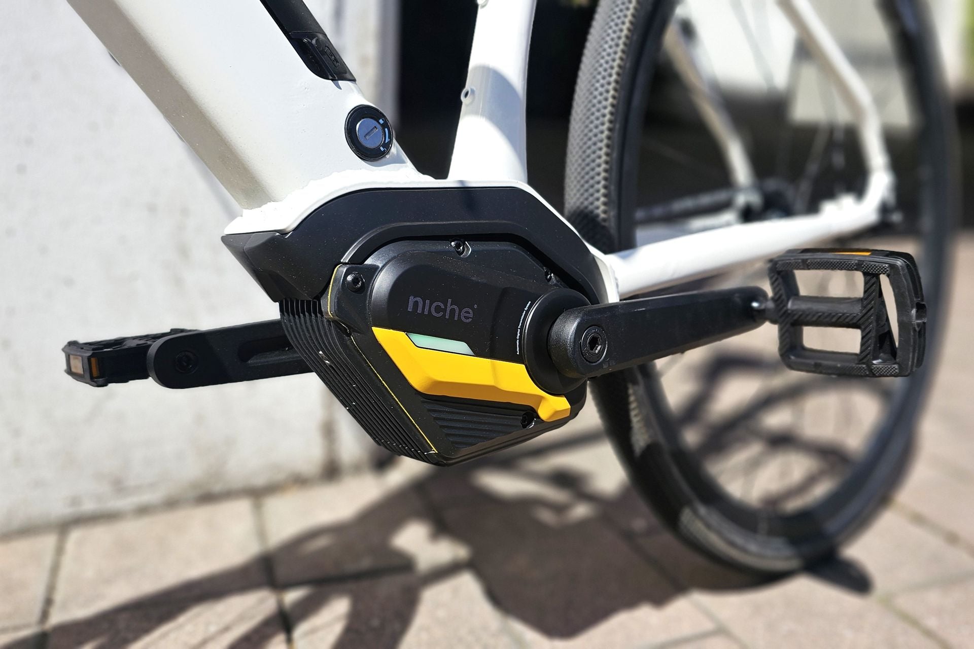 Mieux que le moteur électrique magique de Decathlon ? On a enfourché le Niche Go, son nouveau rival