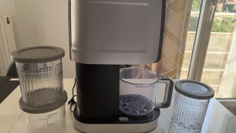 On a testé la Ninja CREAMi Deluxe, la machine à glace star des réseaux sociaux