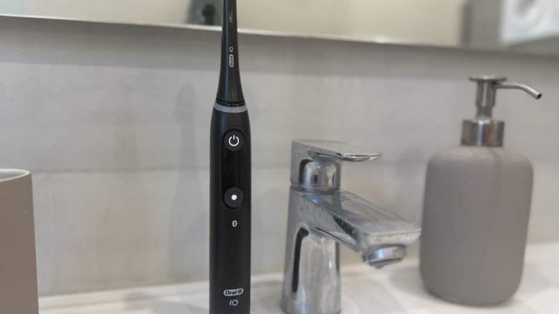 Nous avons testé l’Oral-B iO Series 6 : la référence des brosses à dents connectées