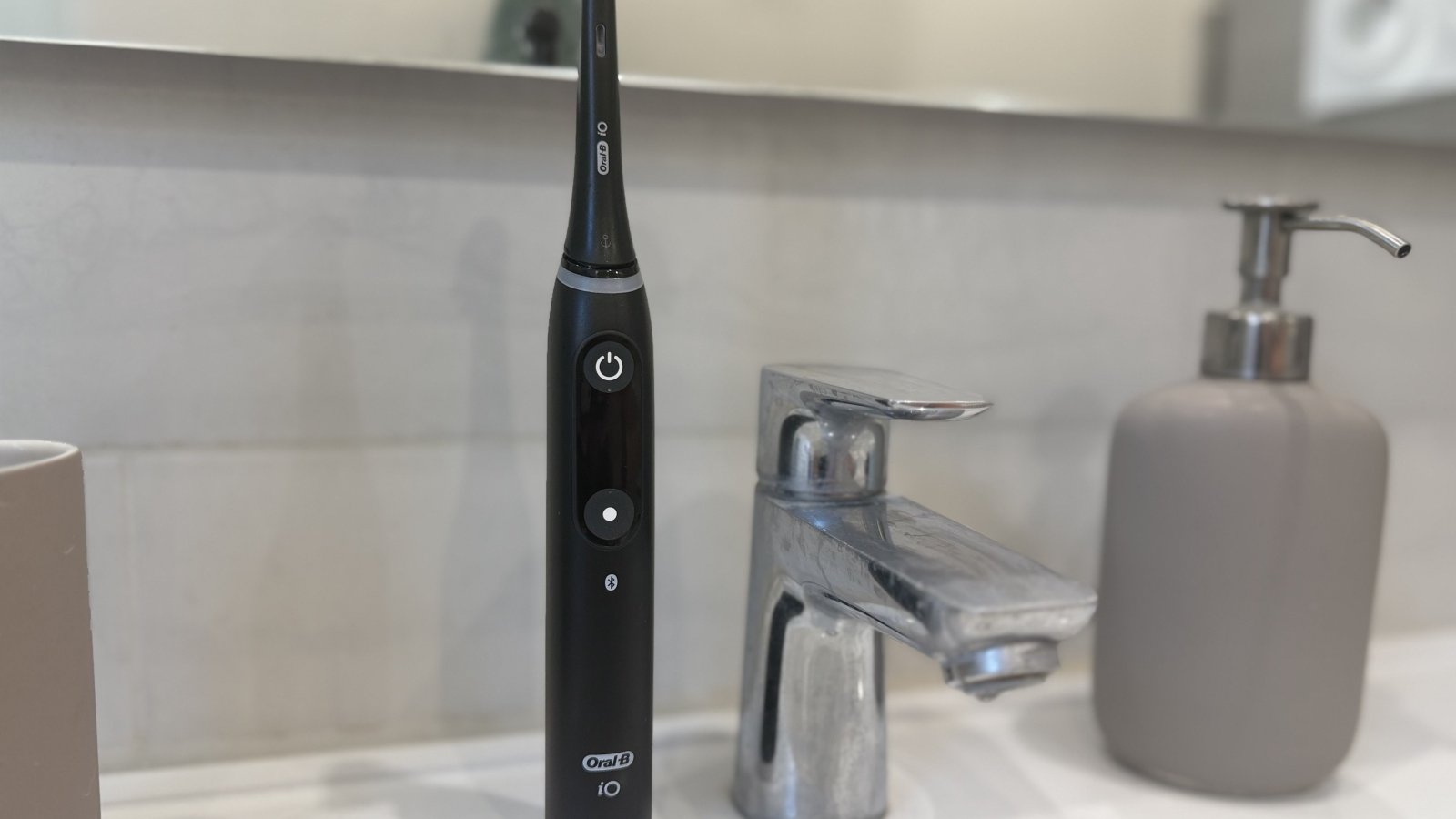 Nous avons testé l’Oral-B iO Series 6 : la référence des brosses à dents connectées