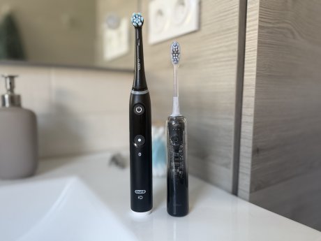 Comparaison de l'Oral-B avec la Laifen Wave Pro