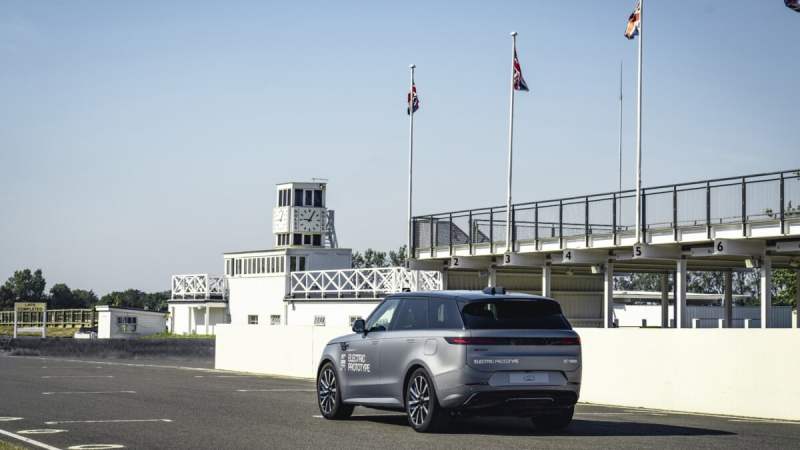 550 ch et une batterie géante de 118 kWh : Range Rover dévoile l’impressionnant Sport Electric