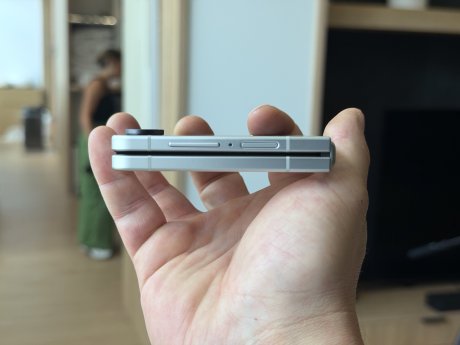 Samsung Galaxy Z Flip 8 12