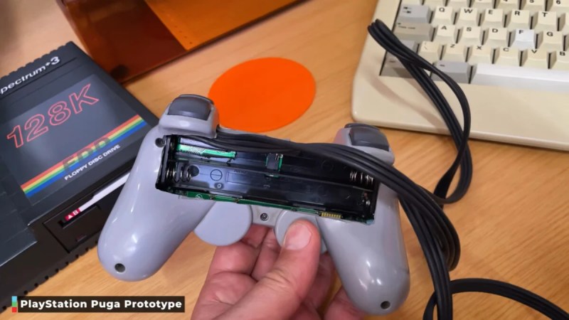 Une console PlayStation 1 dans une manette DualShock, le projet avorté de Sony