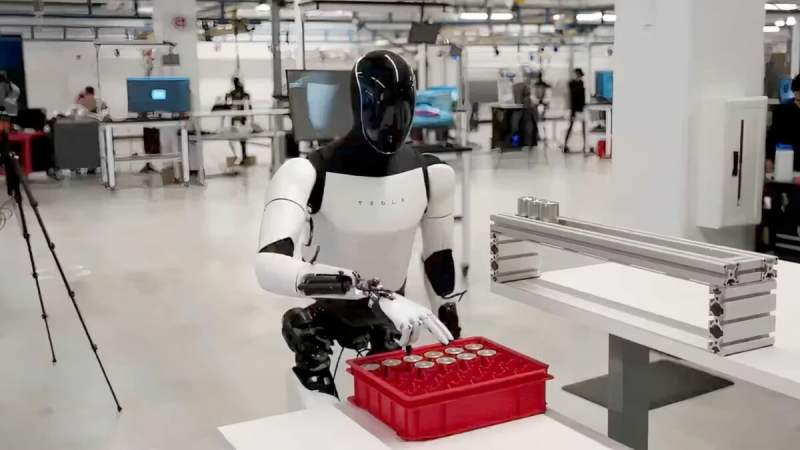 Tesla, BYD, Xpeng&nbsp;: la guerre des robots humanoïdes est déclarée dans l&rsquo;automobile