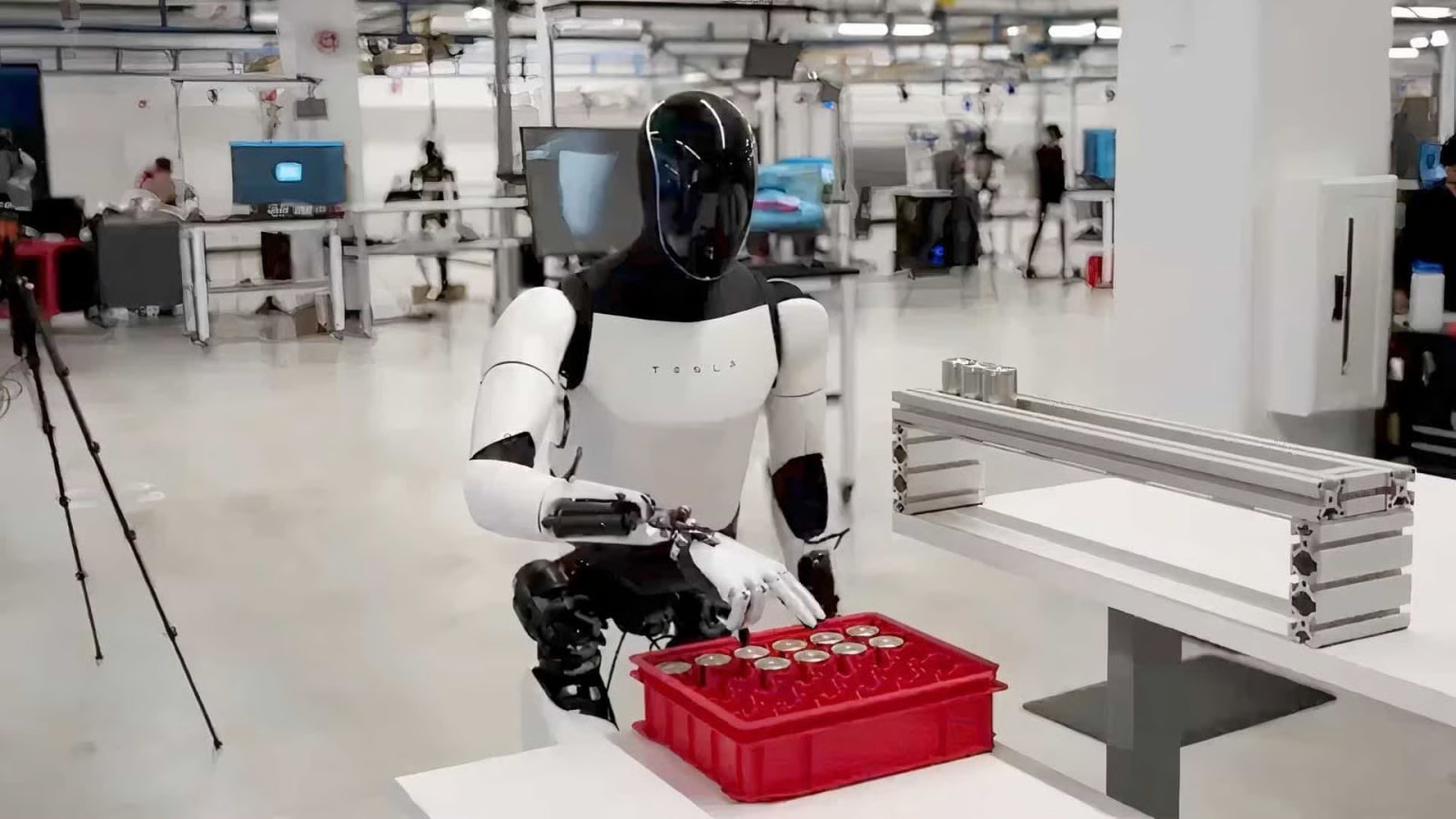 Tesla, BYD, Xpeng : la guerre des robots humanoïdes est déclarée dans l’automobile
