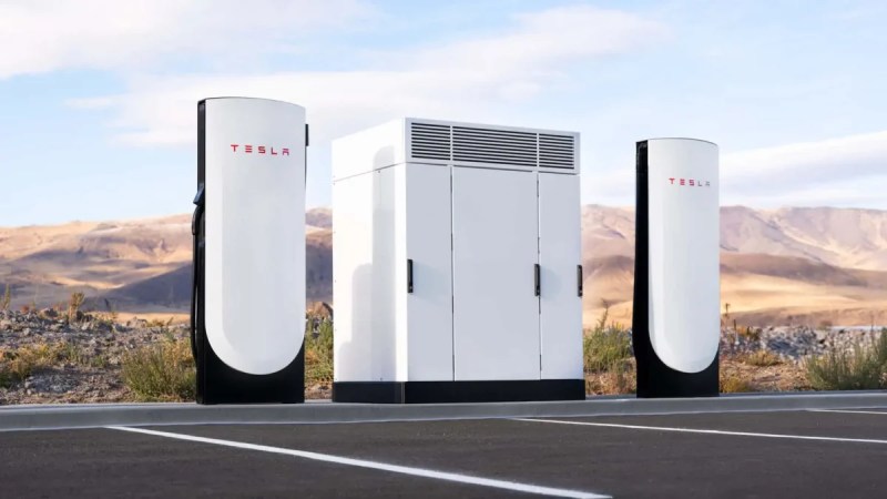 Tesla ouvre son premier Superchargeur en France capable de recharger une voiture en 10 minutes… mais pas les Tesla