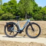 On a testé le Moustache Dimanche 29 Gravel 2 Flat Bar : le vélo gravel électrique civilisé qui marie avec brio ville et chemins