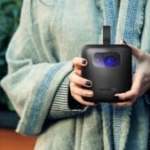 À -50 %, ce mini-vidéoprojecteur Full HD avec batterie intégrée devient le super deal de l&rsquo;été
