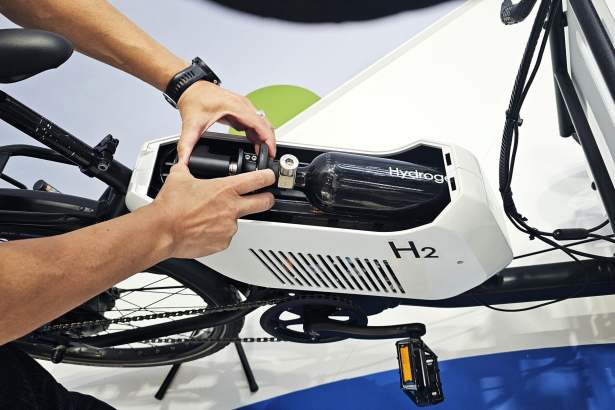 Vélo hydrogène Sinbon Nexcellent bonbonne installation