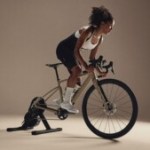 Ce home trainer connecté Wahoo, idéal pour du cyclisme indoor, perd 30 % de son prix sur Amazon