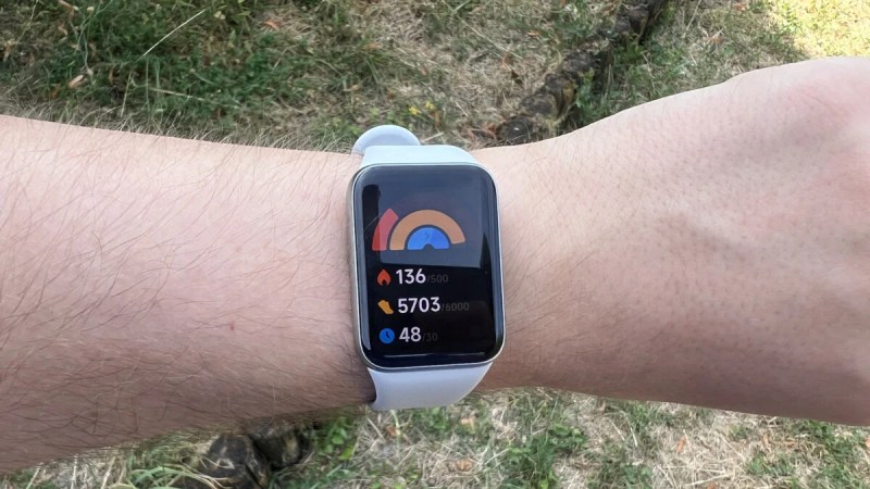 Le Xiaomi Smart Band 10 Pro, un bracelet connecté ultra-fiable et noté 8/10, chute à 64 €