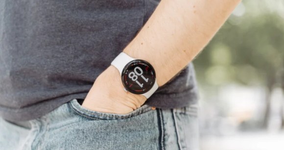 L'affichage always-on de la Google Pixel Watch 5 // Source : Chloé Pertuis - Frandroid L'affichage always-on de la Google Pixel Watch 5 // Source : Chloé Pertuis - Frandroid