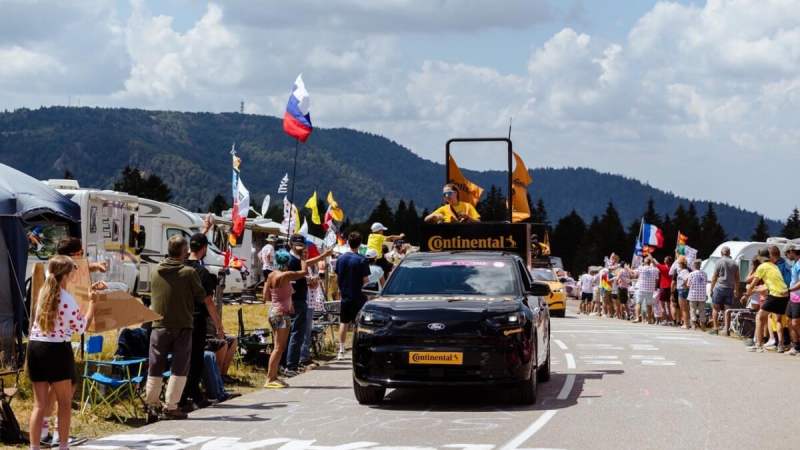 J’ai suivi la caravane du Tour de France en voiture électrique : 170 km de cols sans panne d’autonomie