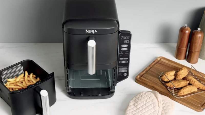 Cet air fryer Ninja compact à deux tiroirs s’affiche à moins de 130 € jusqu’à ce soir et il peut cuire quatre aliments en même temps