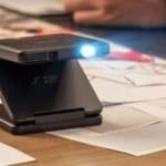 L&rsquo;Aurzen Zip, un vidéoprojecteur de poche qui se plie en trois, perd 100 €