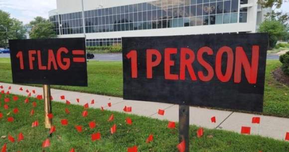 Un drapeau représente un licenciement. Un drapeau représente un licenciement.