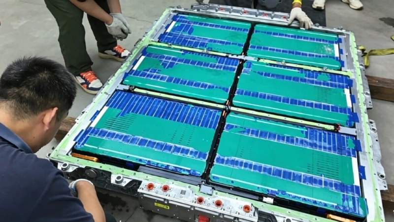 Un blogueur chinois accuse BYD de mentir sur sa batterie ultra-rapide : la marque porte plainte