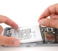 La batterie du S25 Fe pour illustration // Crédit : iFixit - CC BY-NC-SA 3.0