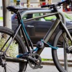Roue, cadre et selle : ce nouvel antivol vélo 3-en-1 se la joue ultra rassurant