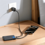 Petit format et prix réduit pour cette batterie externe de 45 W compatible avec les smartphones et les consoles portables