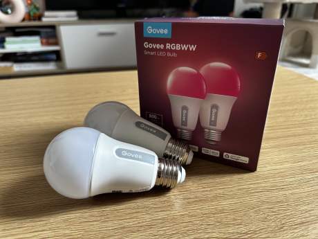Le pack de deux ampoules Govee Smart LED Bulb. // Source : Noémie Koskas pour Frandroid