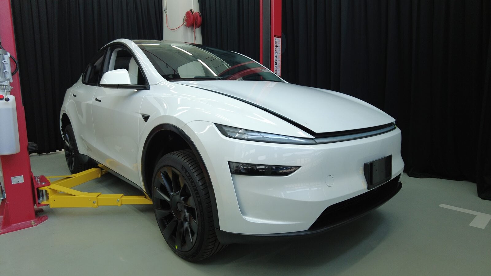 344 étapes et 1 750 $ : l’impossible guide de Tesla pour ajouter la charge bidirectionnelle sur les anciens Model Y