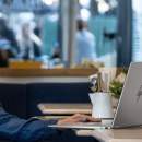 Besoin d&rsquo;un laptop polyvalent pour la rentrée ? Ce HP 2-en-1 OLED chute à moins 800 €