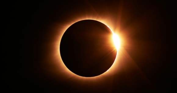Éclipse solaire // Source : Jongsun Lee via Unsplash Éclipse solaire // Source : Jongsun Lee via Unsplash