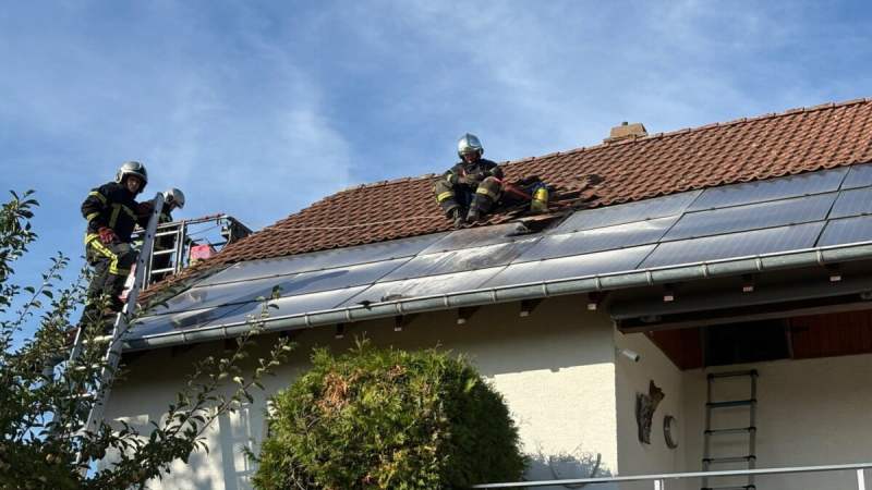 Ses panneaux solaires prennent feu : comment il a sauvé sa maison avant l’arrivée des pompiers