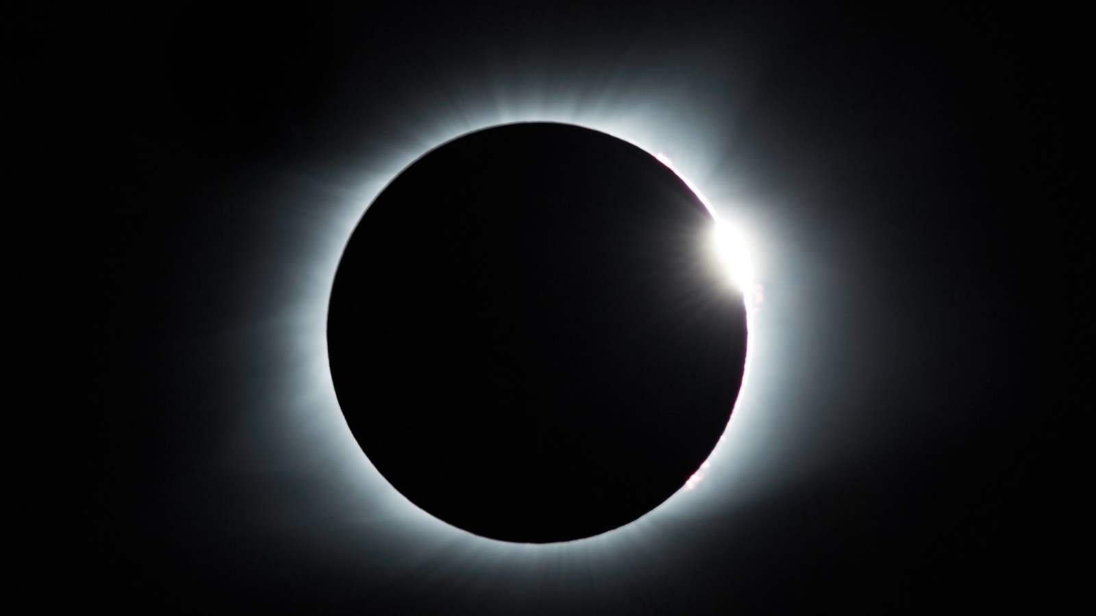 Éclipse solaire du 12 août : comment photographier le Soleil au smartphone sans abimer son capteur