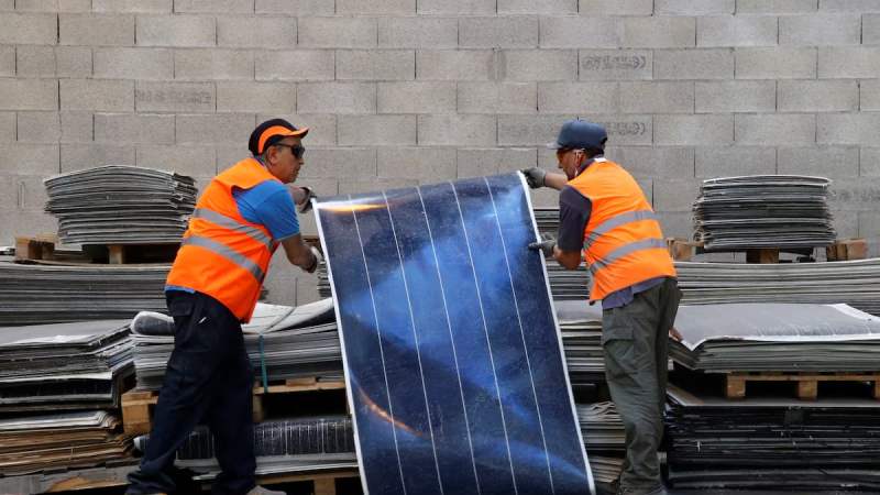 Panneaux solaires : le vrai problème de leur recyclage ? Ils durent trop longtemps