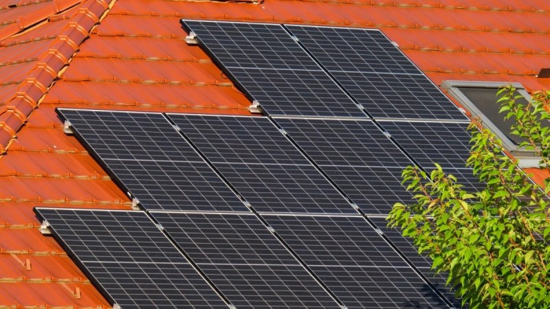 Jamais la France n’a produit autant de solaire, et pourtant l’électricité coûte plus cher