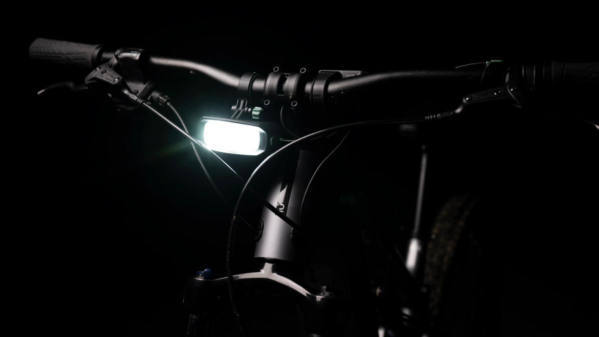Image Decathlon lance un nouveau phare vélo capable d’éclairer jusqu’à 150 mètres