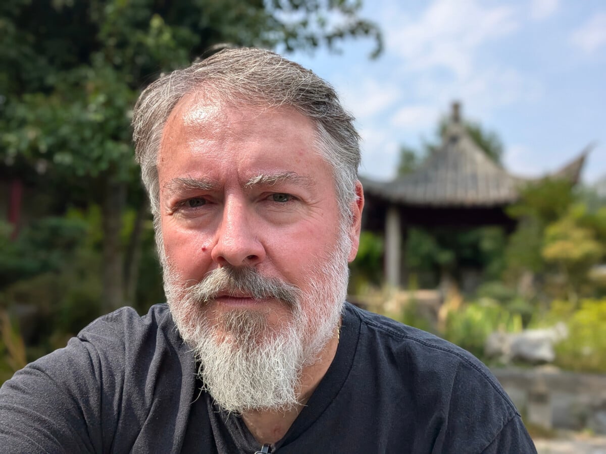 Pixel 11 – selfie Portrait Pixel 11 – selfie Portrait