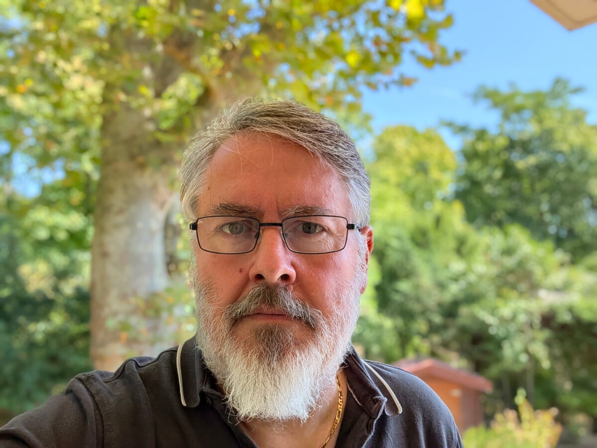 Pixel 11 – selfie Portrait (2) Pixel 11 – selfie Portrait (2)