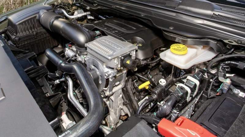 Stellantis débranche son V8 hybride : pourquoi la voiture électrique reste sous perfusion des États