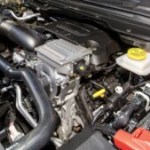 Stellantis débranche son V8 hybride : pourquoi la voiture électrique reste sous perfusion des États