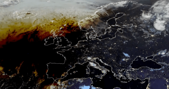 L'ombre laissée par l'éclipse du 12 août sur l'Europe vue depuis les satellites // Source : Capture d'écran Frandroid (EUMETSAT) L'ombre laissée par l'éclipse du 12 août sur l'Europe vue depuis les satellites // Source : Capture d'écran Frandroid (EUMETSAT)