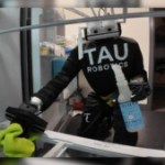 Ce robot humanoïde se déplace à domicile pour faire le ménage (et enregistrer tout ce qu&rsquo;il voit chez vous)