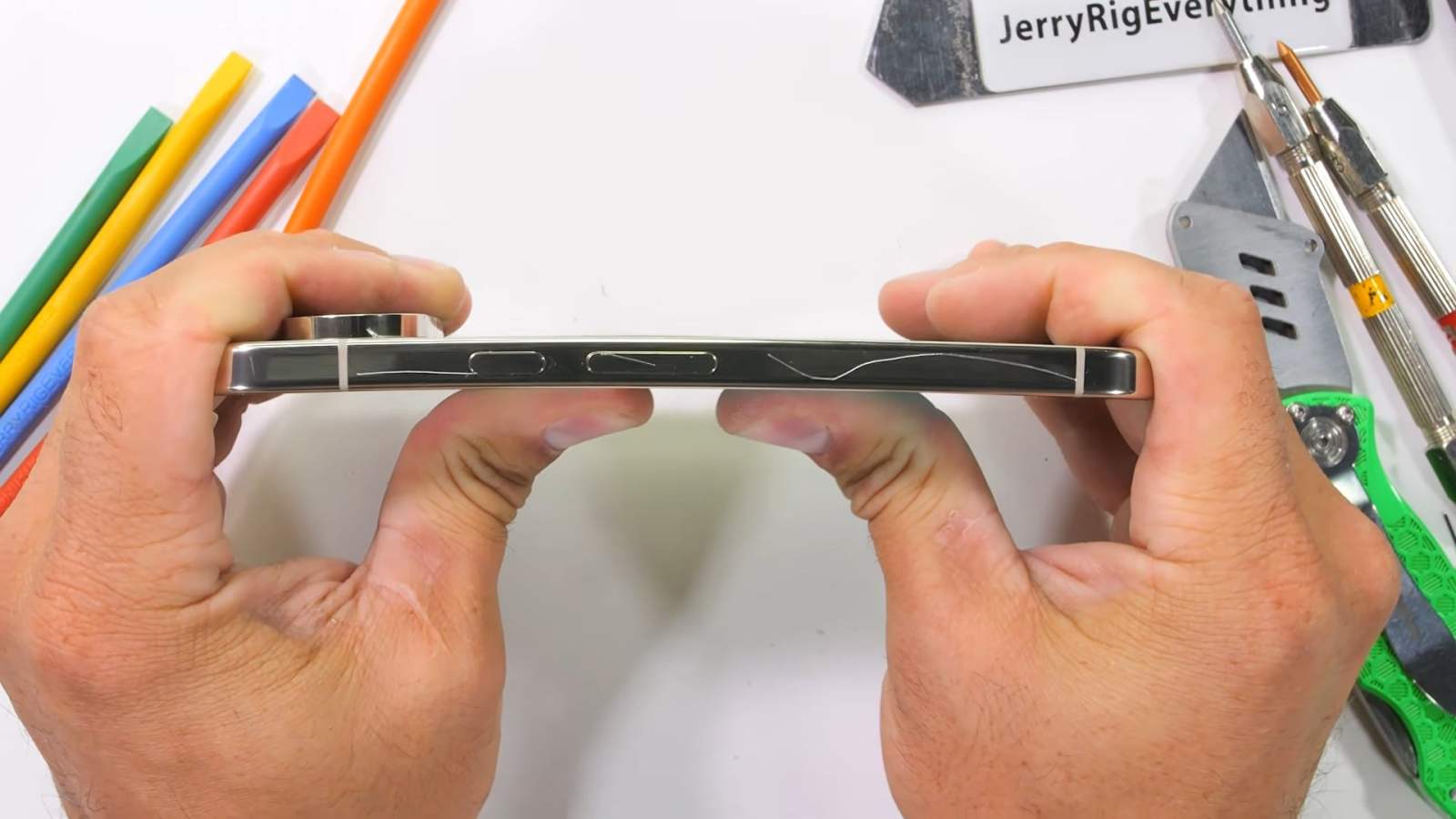 Le Google Pixel 11 Pro XL est facilement réparable, mais son écran n’est pas aussi résistant qu’annoncé