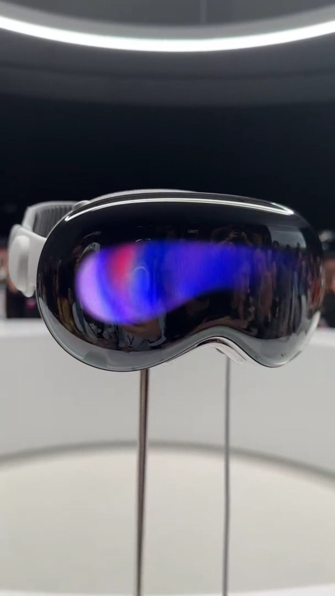 Apple Vision Pro : voici le casque de réalité mixte d’Apple