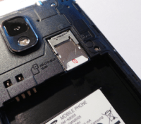 Comment insérer la carte SIM (nanoSIM et microSIM) et microSD ?