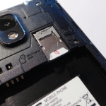 Comment insérer la carte SIM (nanoSIM et microSIM) et microSD ?