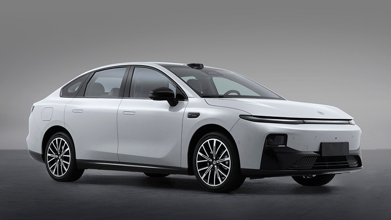 La marque chinoise de Stellantis présente une berline électrique ultra abordable, mais n’allons pas trop vite en besogne
