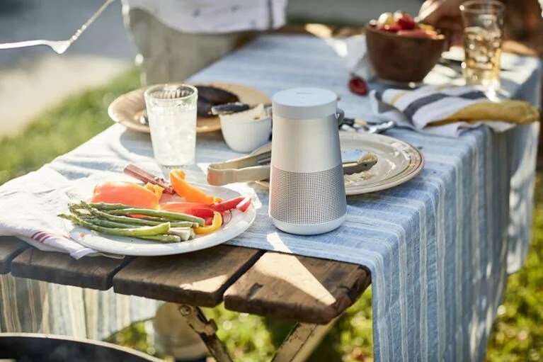 Boulanger brade l’enceinte Bluetooth Bose SoundLink Revolve Plus Serie II, compatible NFC pour changer facilement de source