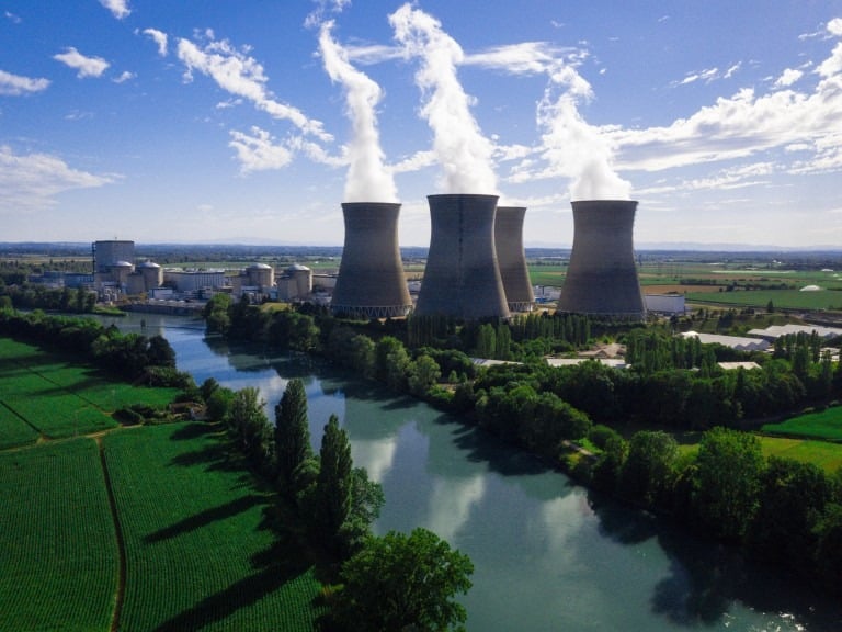 EDF pourrait réduire la puissance de ses centrales nucléaires à cause de la chaleur : faut-il s’inquiéter ?