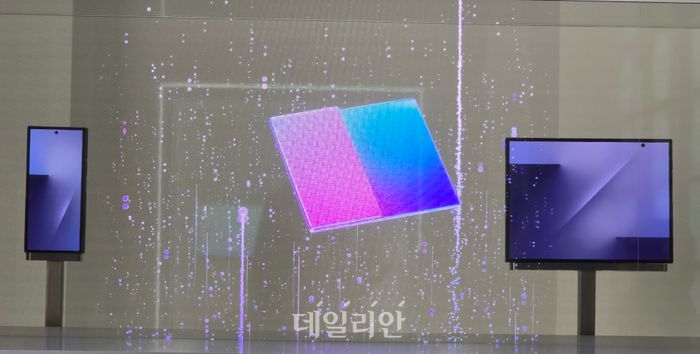 Les premières images du triple pliant de Samsung sont là : voilà le Galaxy Z Trifold