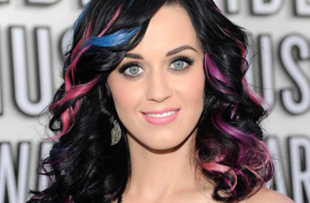 katy perry mèches colorées cheveux